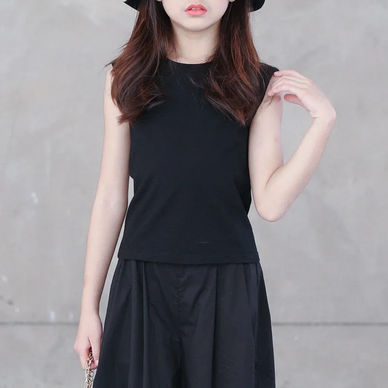 纯色背心/ 九分裙裤 Sleeveless Top/ Culottes in Black