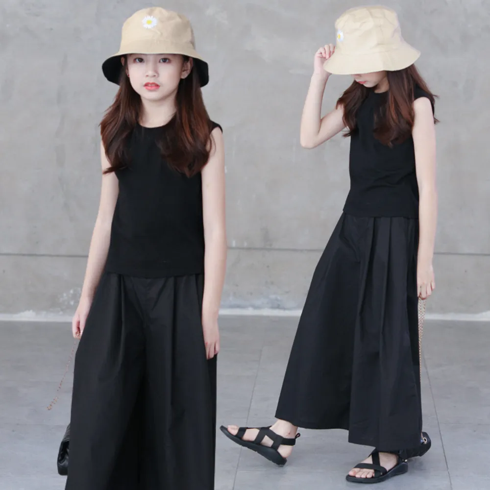 纯色背心/ 九分裙裤 Sleeveless Top/ Culottes in Black