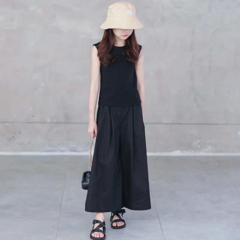 纯色背心/ 九分裙裤 Sleeveless Top/ Culottes in Black