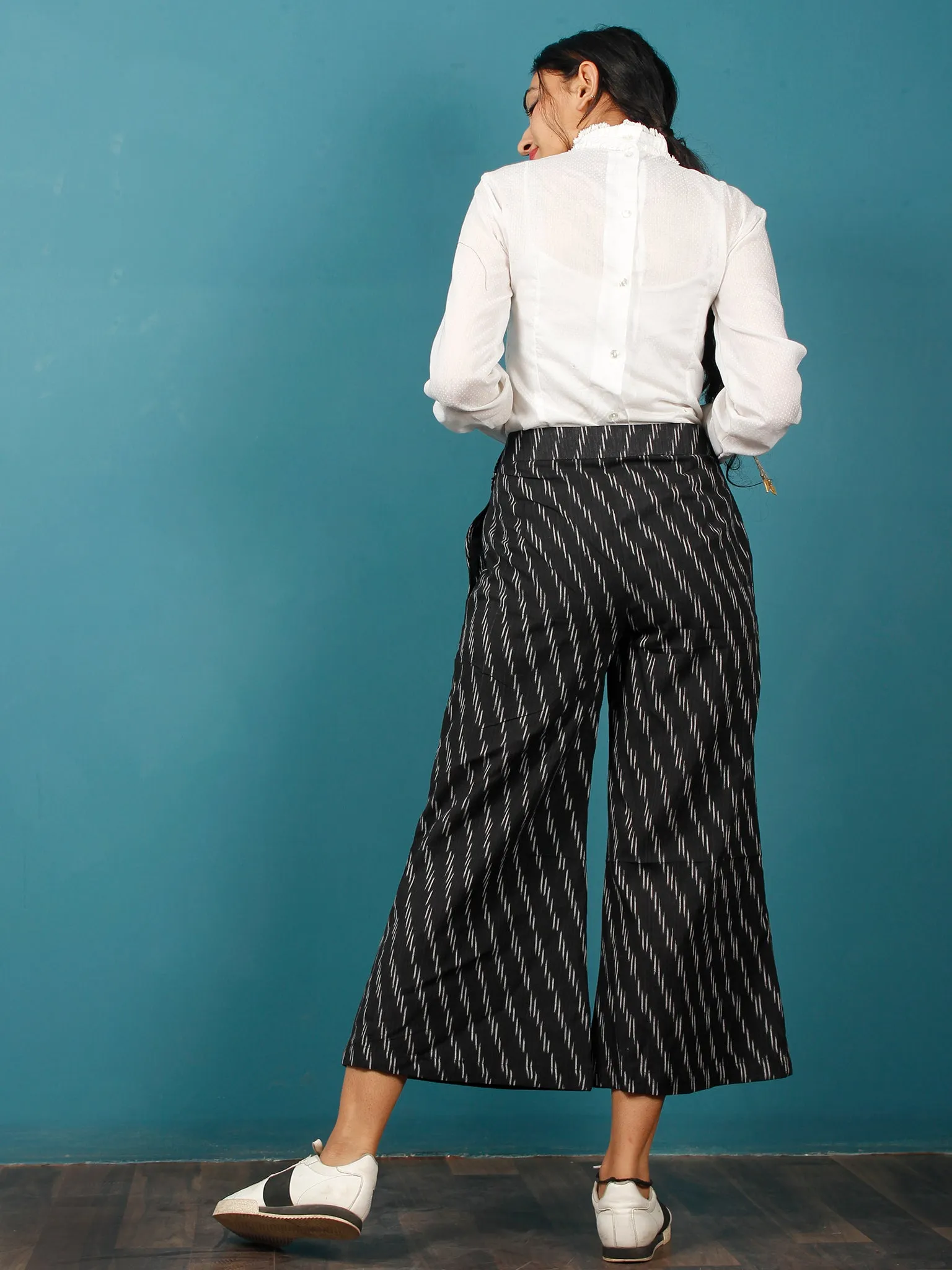 Black Grey Hand Woven Ikat Culottes Trousers With Belt- T032F1251