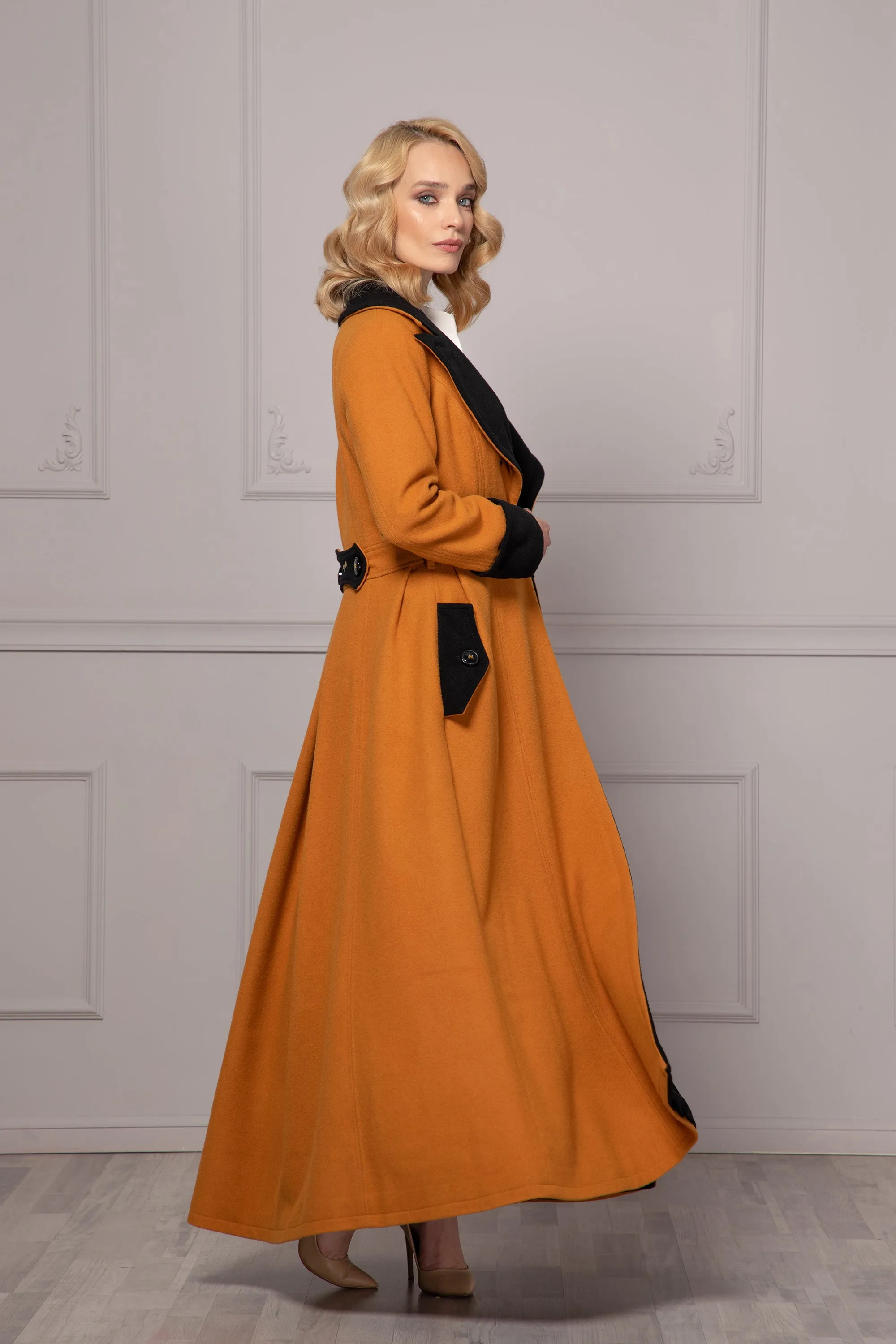 FLATTERING BELTED COAT