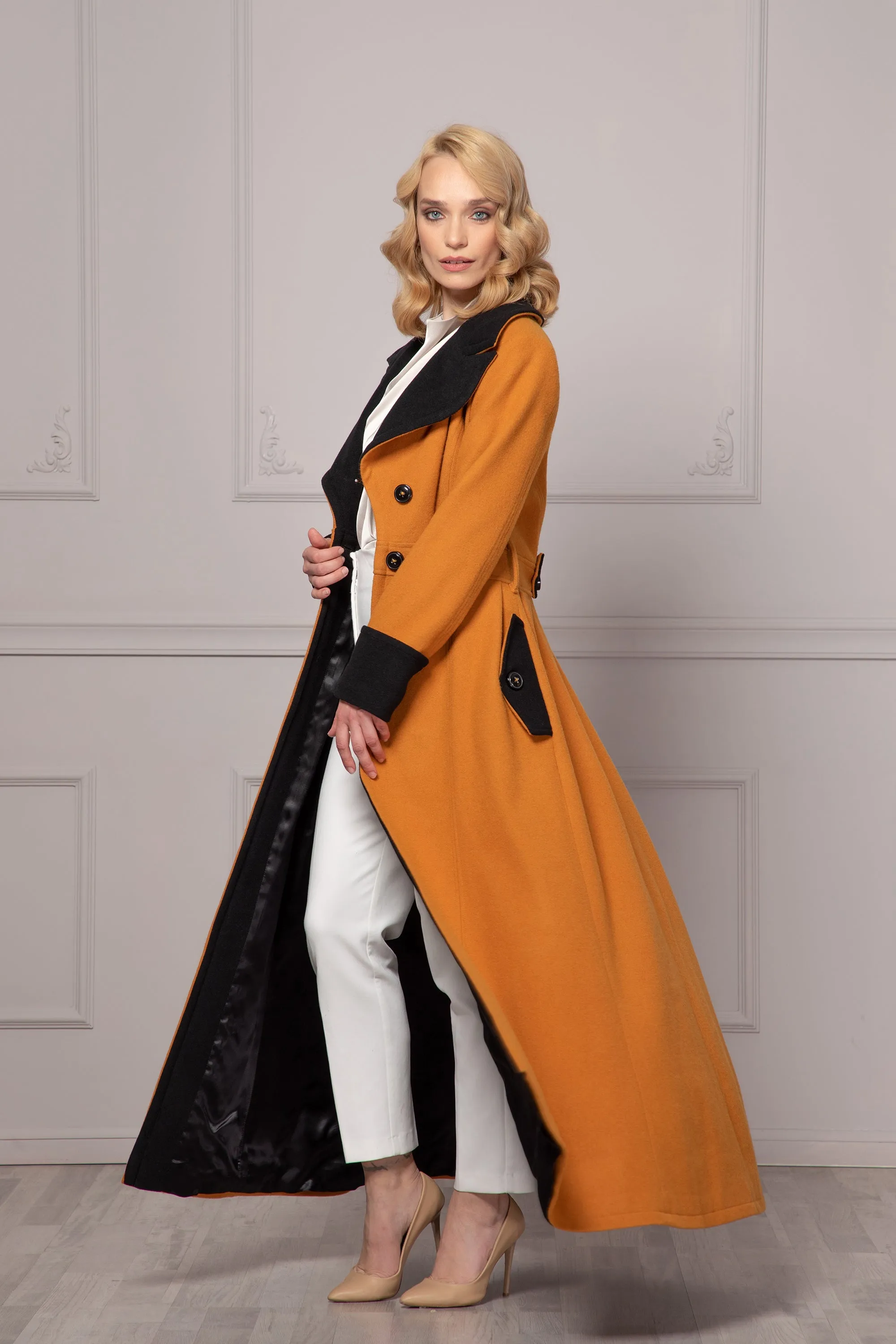 FLATTERING BELTED COAT