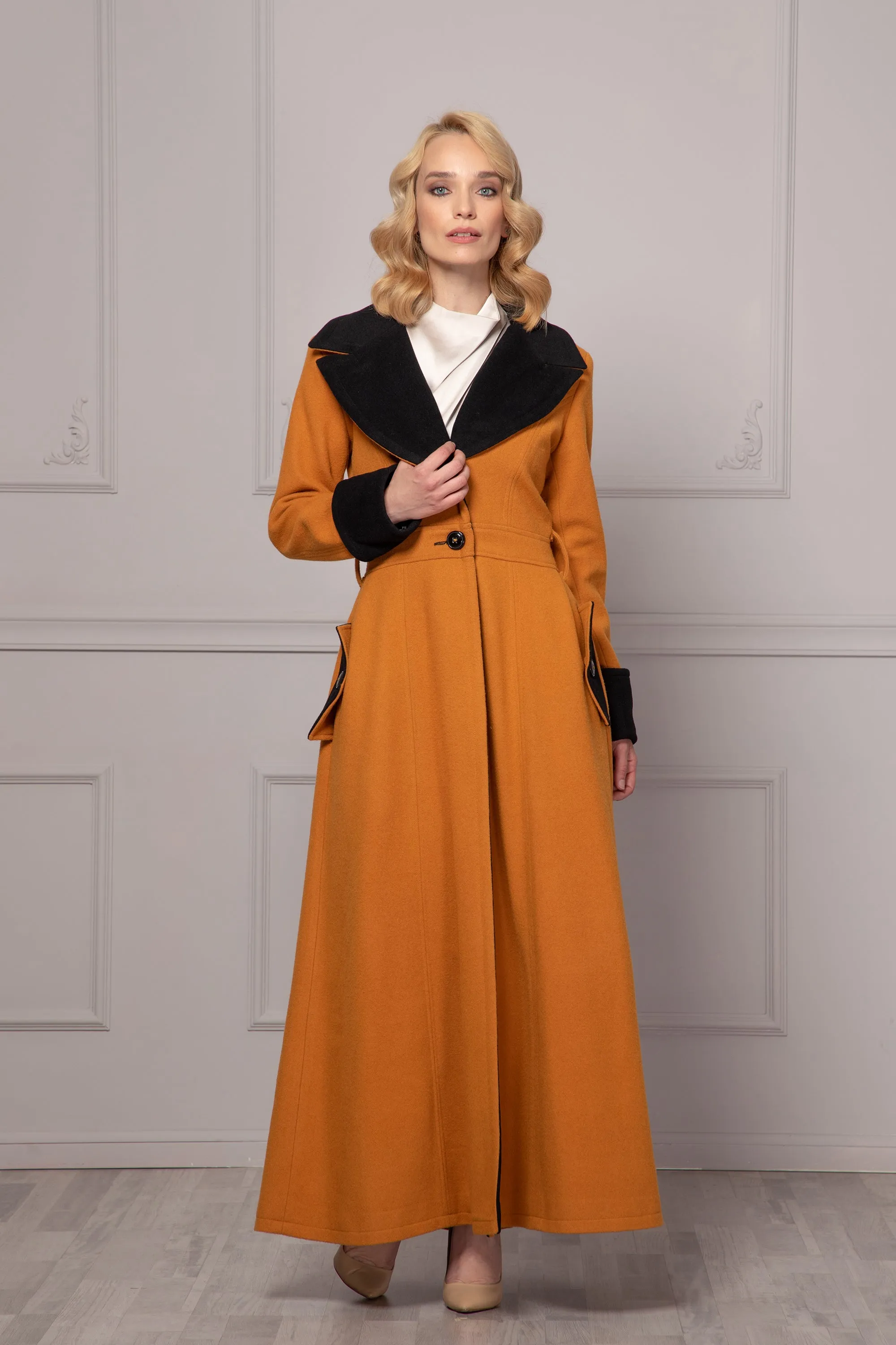 FLATTERING BELTED COAT