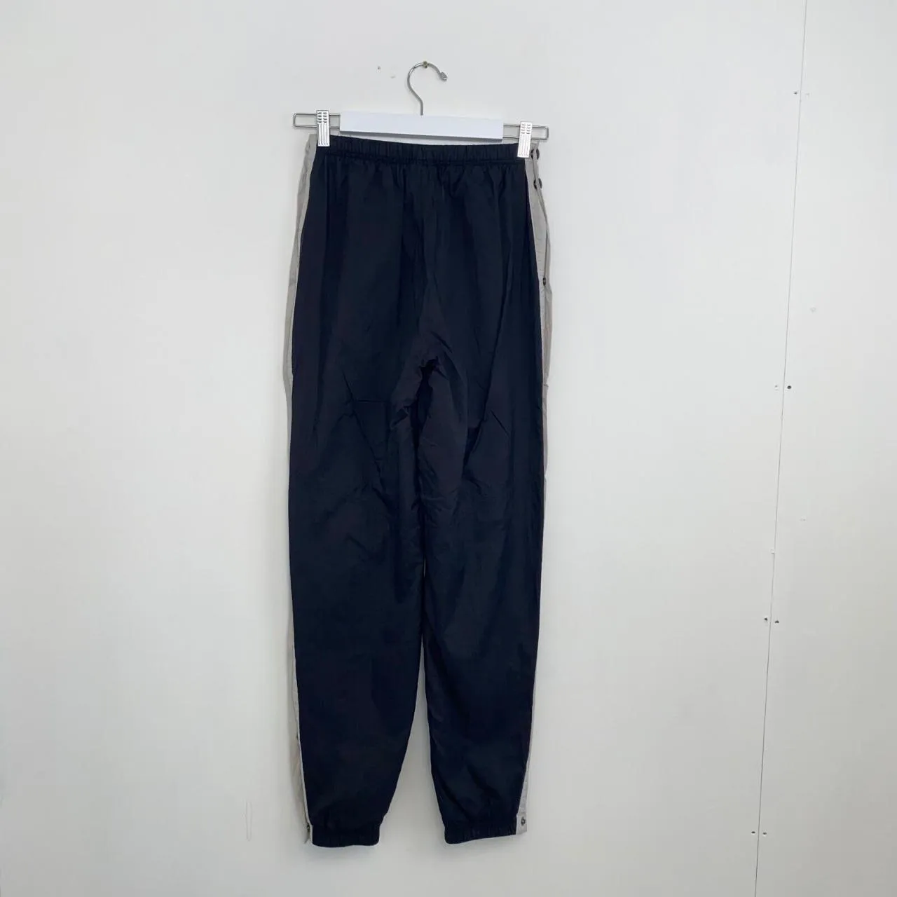 Preowned Nike Woven Popper Windrunner Trousers Joggers Mens Size XS Black Pants Swoosh Festival.