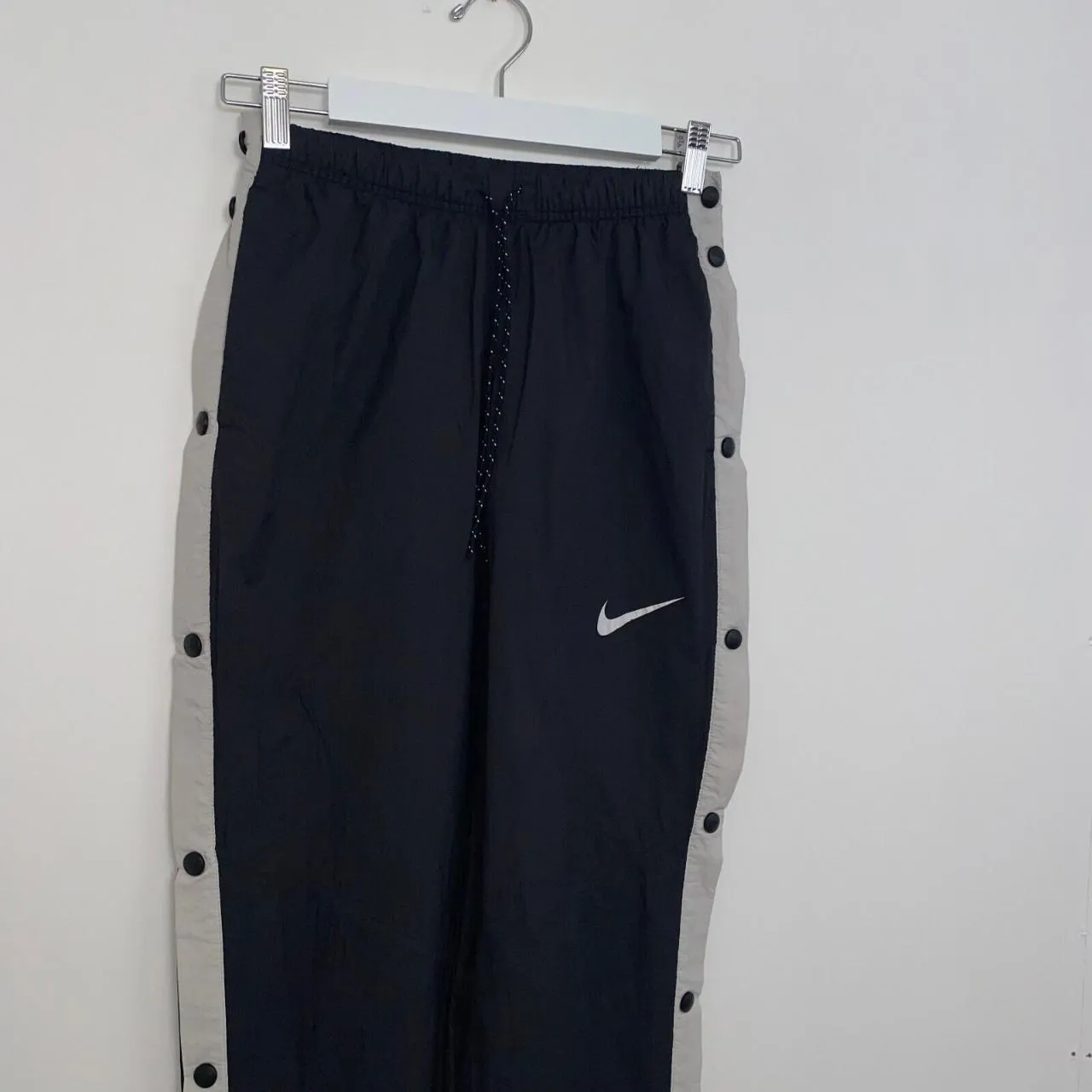 Preowned Nike Woven Popper Windrunner Trousers Joggers Mens Size XS Black Pants Swoosh Festival.