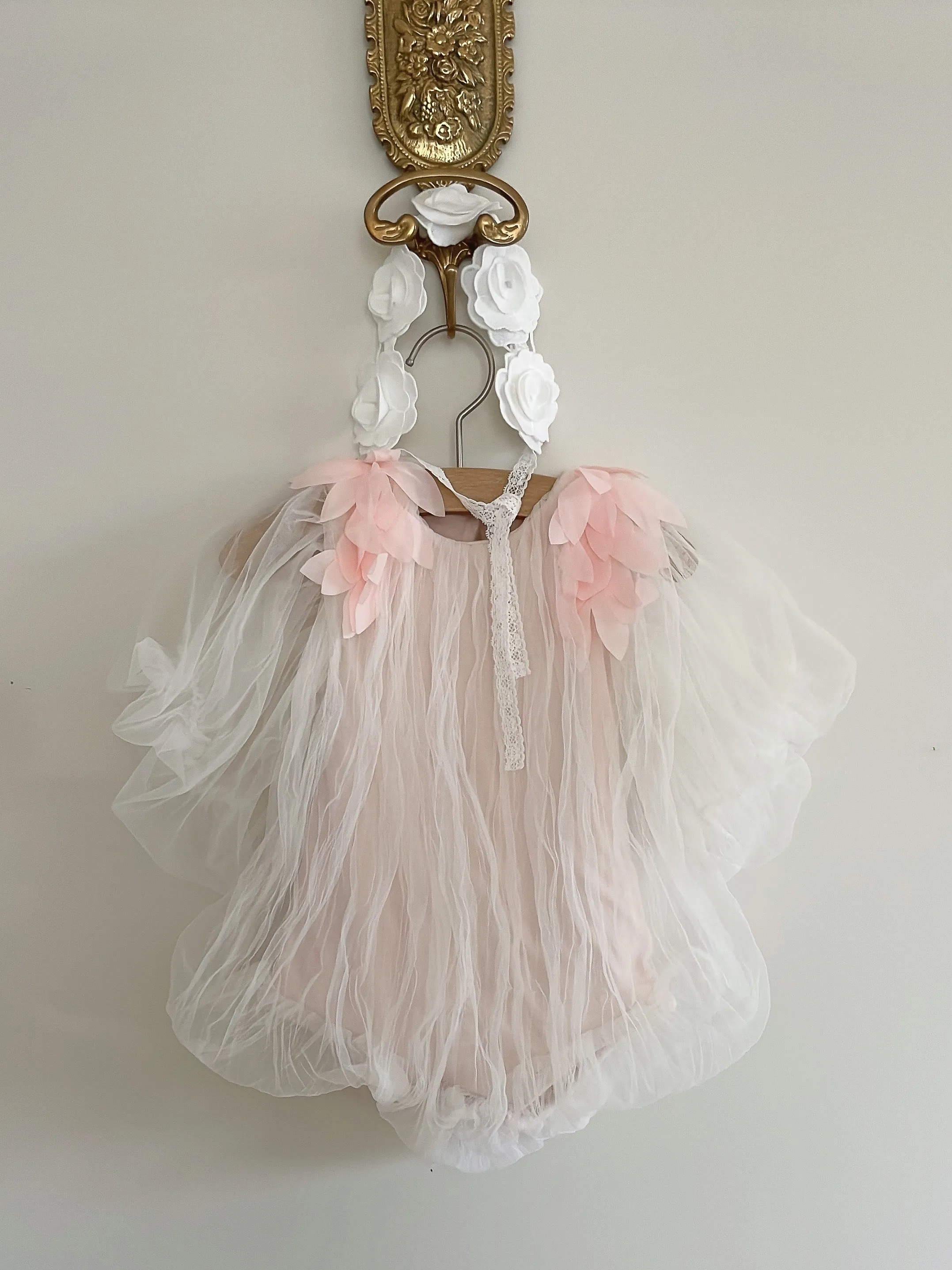 Shoulder Corsage Romper _Light Pink