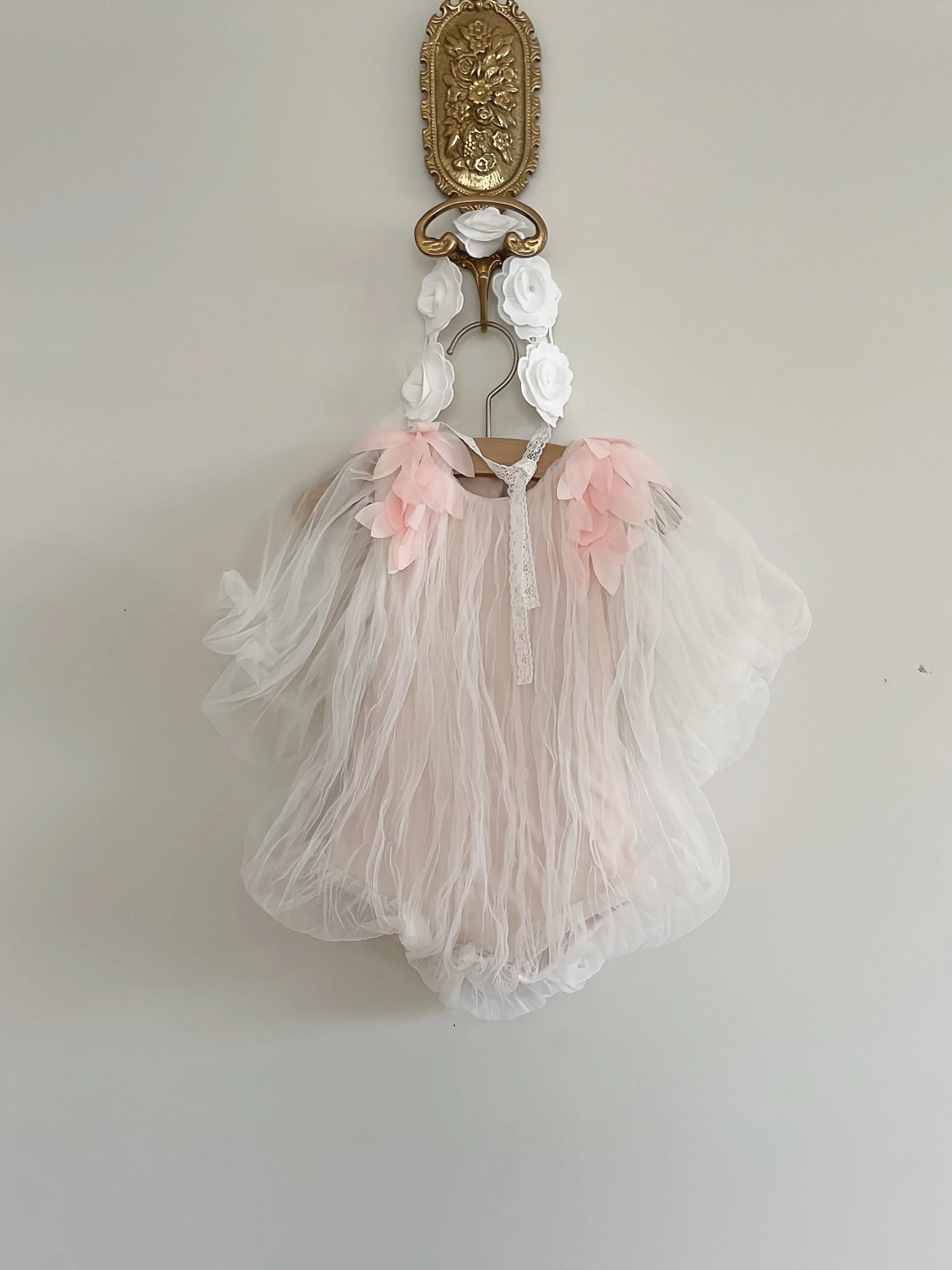 Shoulder Corsage Romper _Light Pink