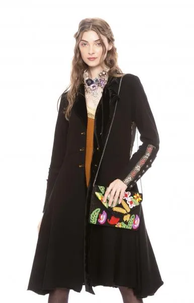 The Heart of Autumn Coat - Black -